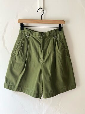 LIZSPORT High Waisted Pleated Shorts